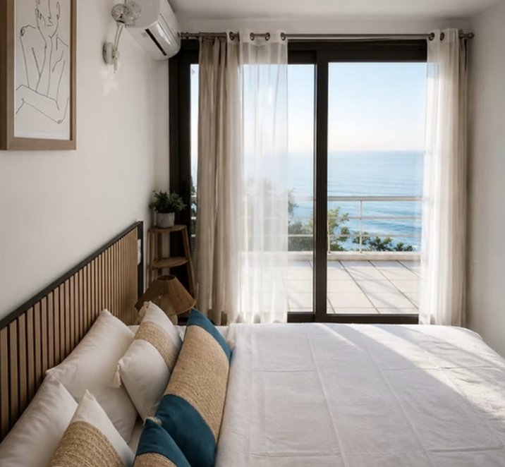 Bedroom with sea view balcony at the retreat in Ferma